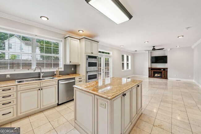 Building Photo - 1578 Lincoln Ave SE