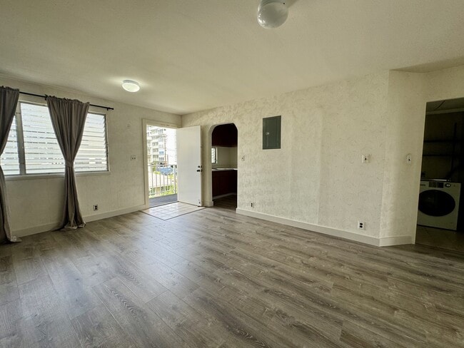 Building Photo - 1512 Halekula Way