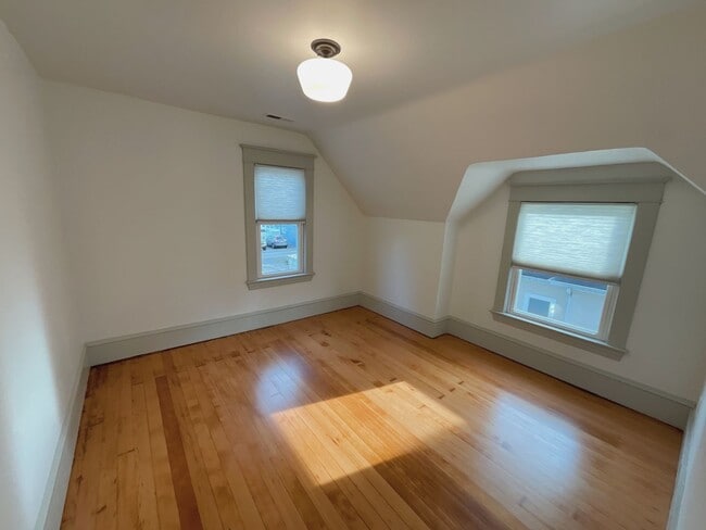 Building Photo - Stunning 3 Bedroom home in Everett