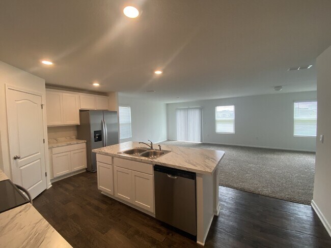 Building Photo - Beautiful 4-Bedroom Home in Cross Creek – Resort-Style Amenities & Convenient Clay County Location!