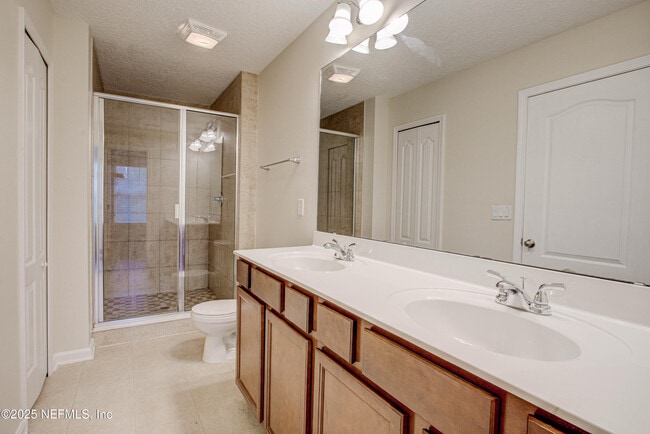 Building Photo - 417 Oasis Ln