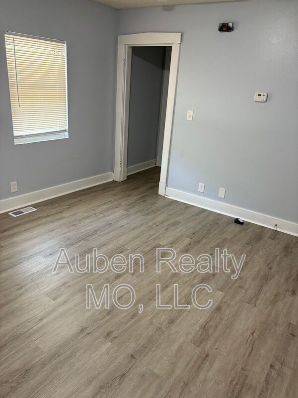 Building Photo - 507 Henrie Ave