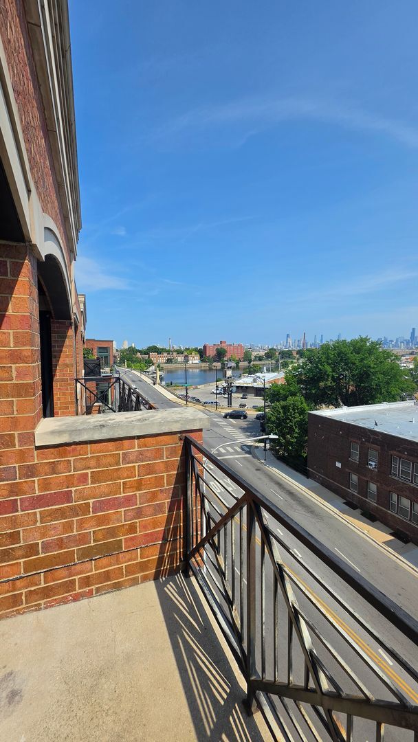 Building Photo - 2811 N Bell Ave
