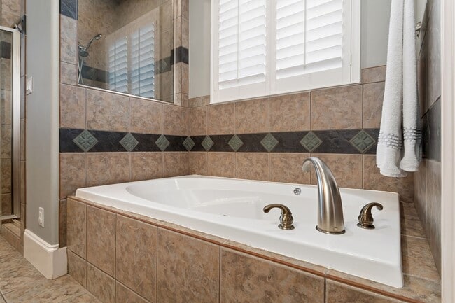 Building Photo - 2963 Settler's Way Dr