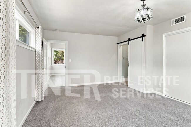 Building Photo - 1321 Lochbrae Rd