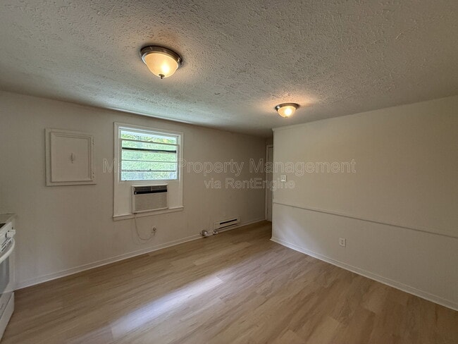 Building Photo - 7258 Twin Cedars Dr