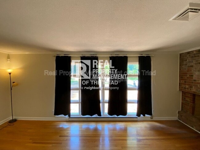 Building Photo - 926 Hilltop Blvd