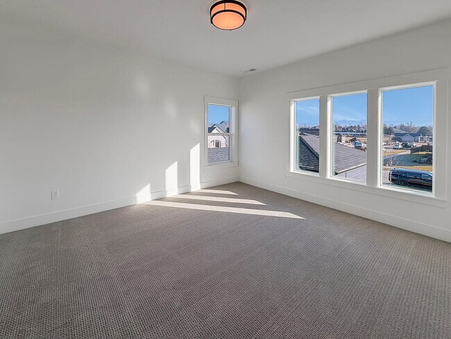 Building Photo - Luxury New Construction in Centerra: 4-Bed High-End Home, Dog Friendly, Fenced Yard, Near Downtow...