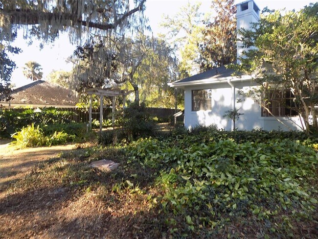 Building Photo - 408 Sassafras Ln