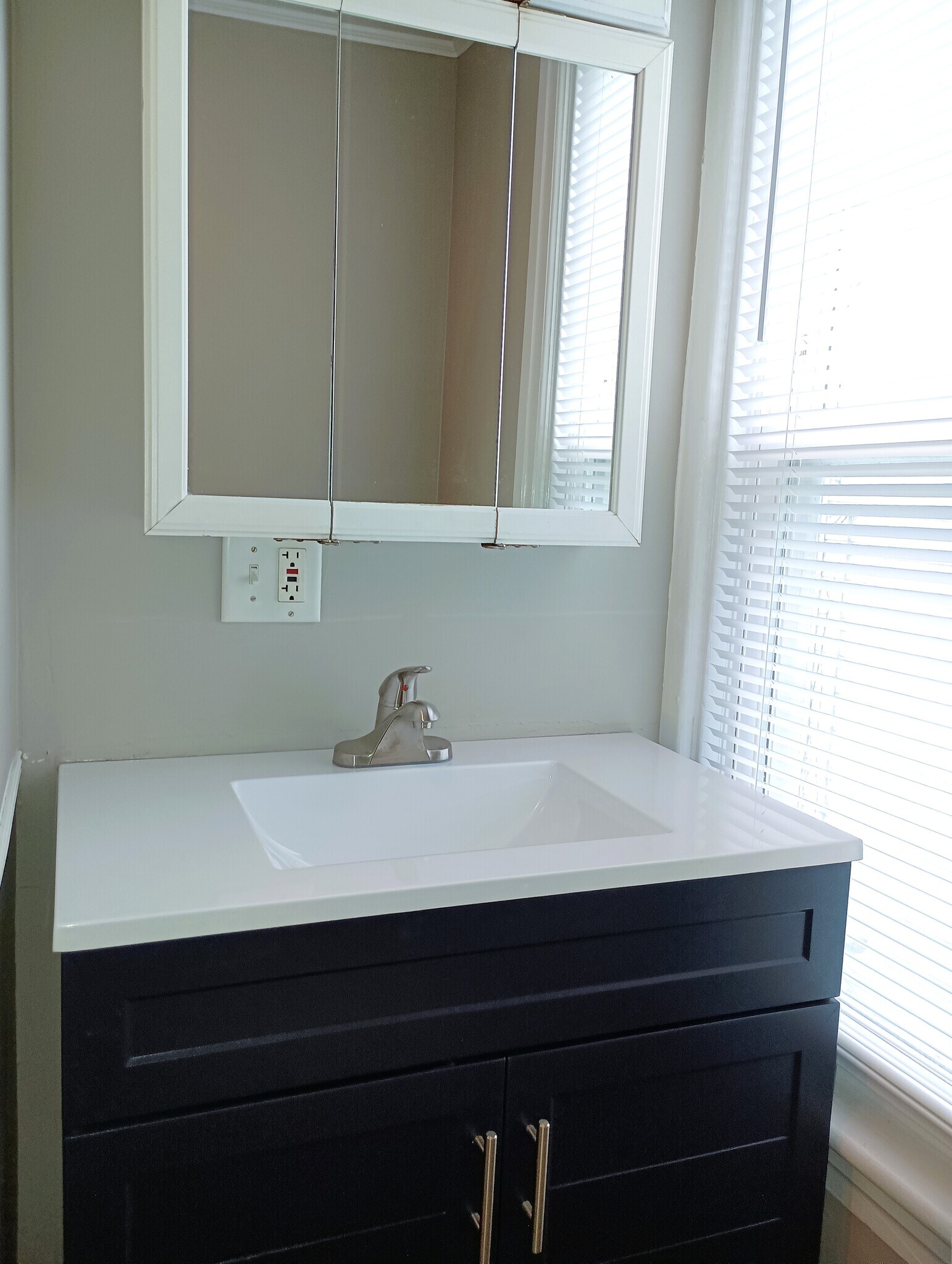 Building Photo - 513 Hanover St