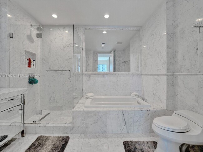 Building Photo - 17475 Collins Ave