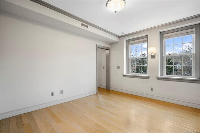 Building Photo - 26 East Pkwy