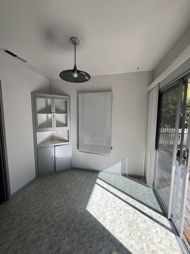 Building Photo - 115 Laurent St