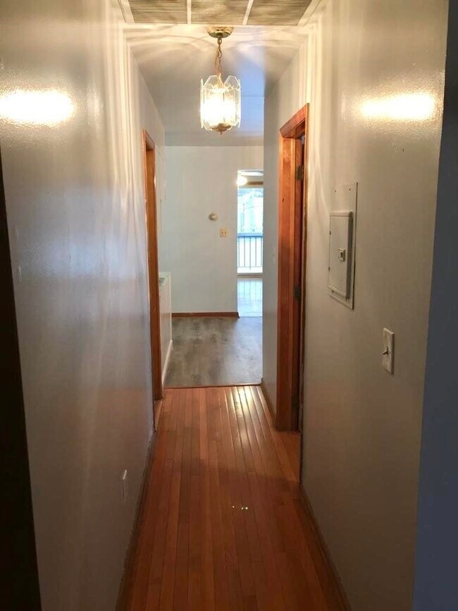 Building Photo - 95 Sanford Pl