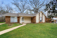 Building Photo - 302 Gardenia Rd