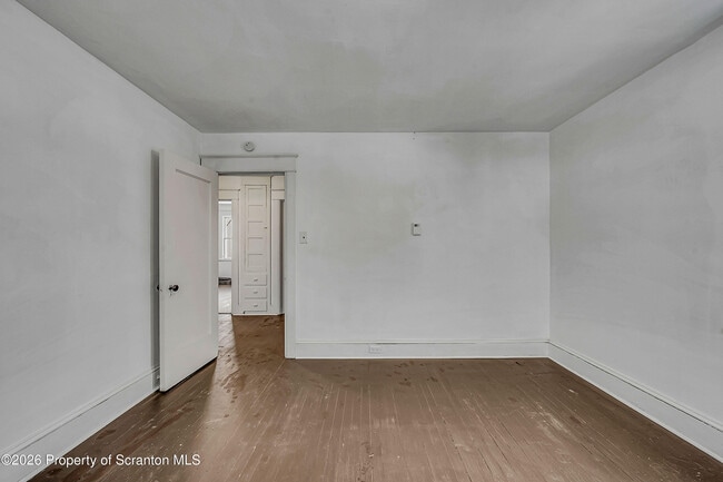 Building Photo - 208 E Warren St