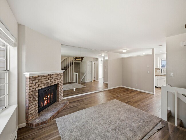 Building Photo - 2828 Silverplume Dr