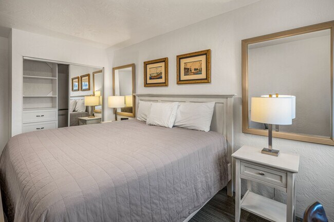 Building Photo - Downtown Furnished 1 Bed / 1 Bath Apartmen...