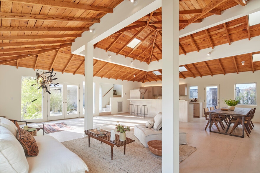 The great room preserves the original vintage architecture - 703 Palms Blvd
