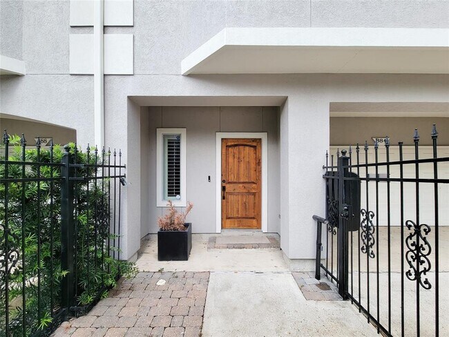 Building Photo - 884 Detering St