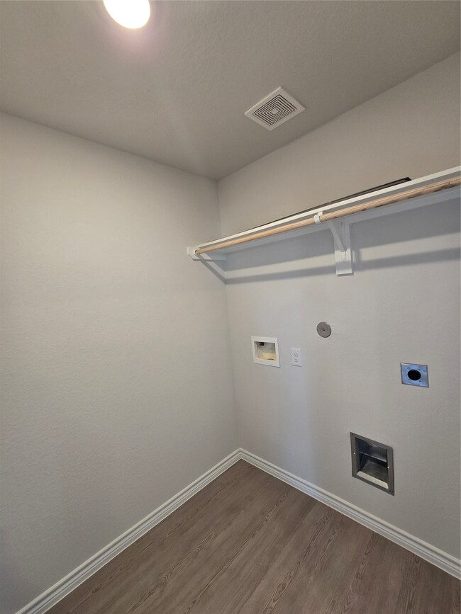 Building Photo - 1204 Daniel St