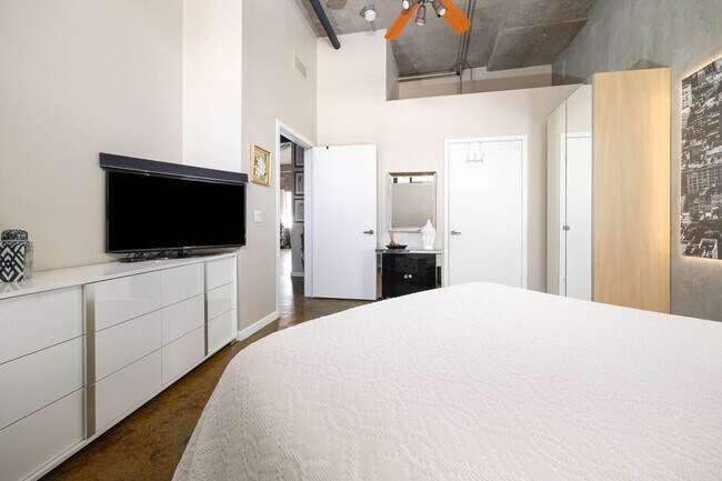 Building Photo - 3940 7th Ave