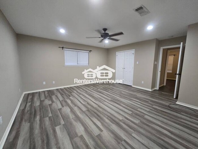 Building Photo - MOVE IN READY - IRVING - 3BEDS 2BATHS