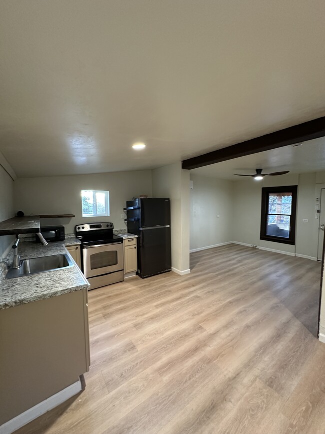 Building Photo - 471 W Heiner Dr