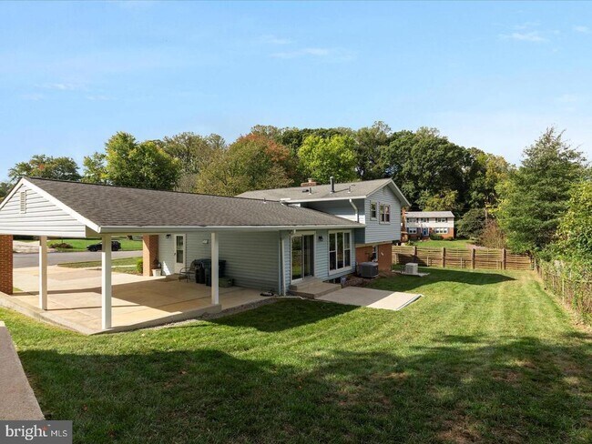 Building Photo - 6434 Rives Ct