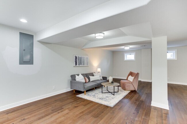 Building Photo - Fabulously Renovated 4 Bedroom, 3.5 Bathroom Home In Close in Potomac!!