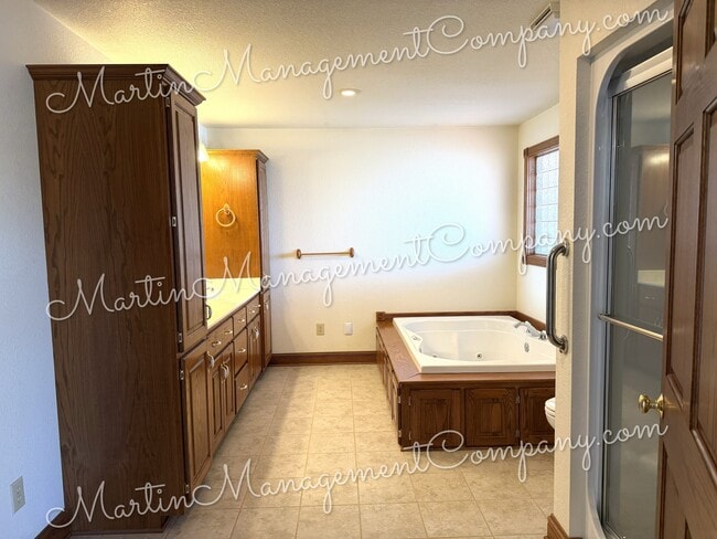 Building Photo - 700 Locust Ave