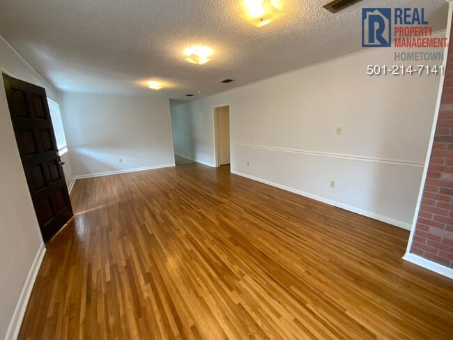 Building Photo - 711 W 54th St