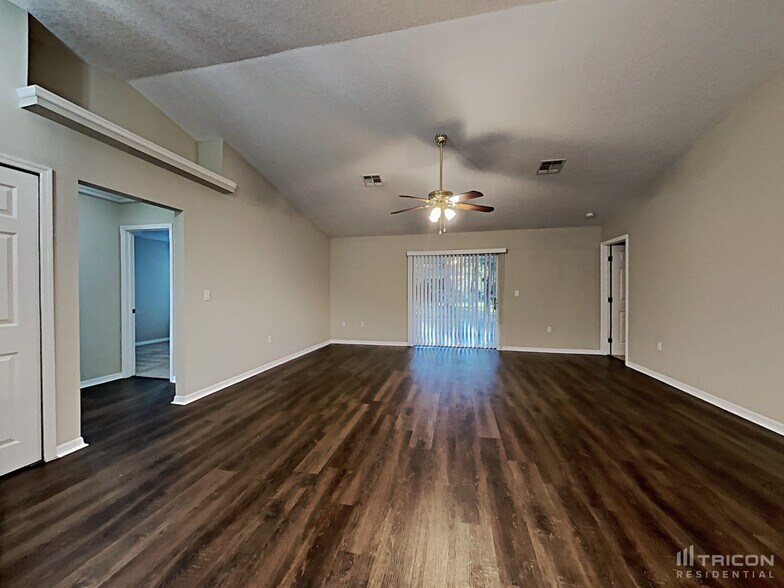 Building Photo - 3233 Ambassador Ave