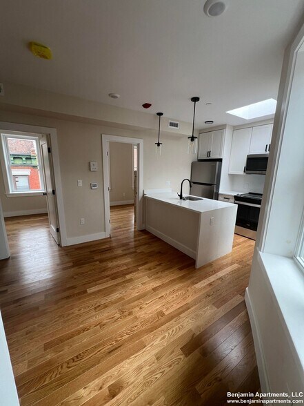 Building Photo - 64 N Margin St