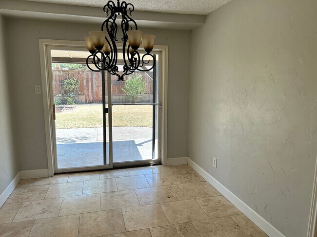 Building Photo - Self Showing - 3 Bedroom 2 bathroom