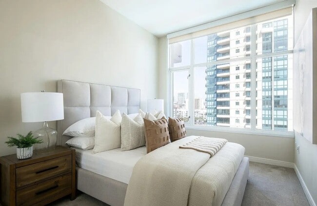 Building Photo - 550 Front St