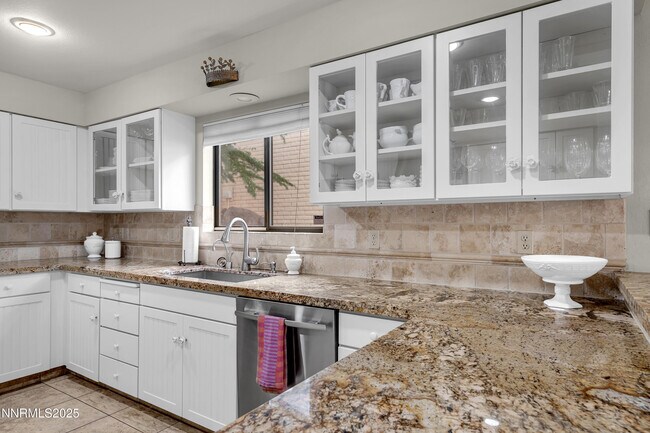 Building Photo - 4953 Lakeridge Terrace W