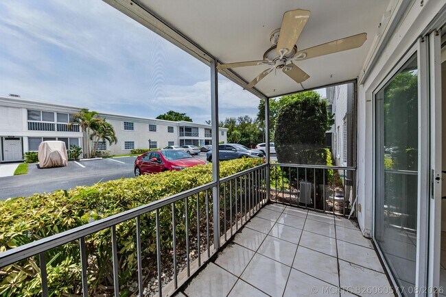 Building Photo - 6447 Bay Club Dr