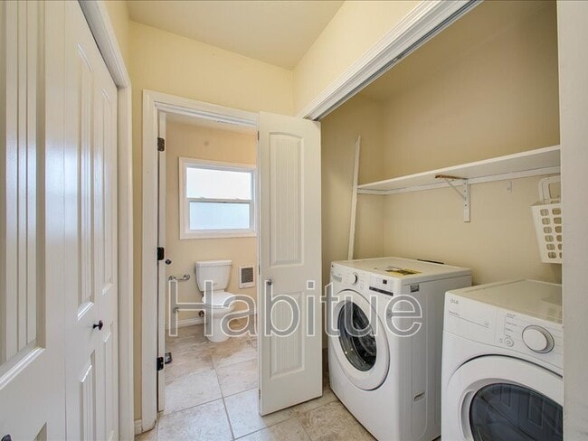 Building Photo - 4919 W Wylie Ln