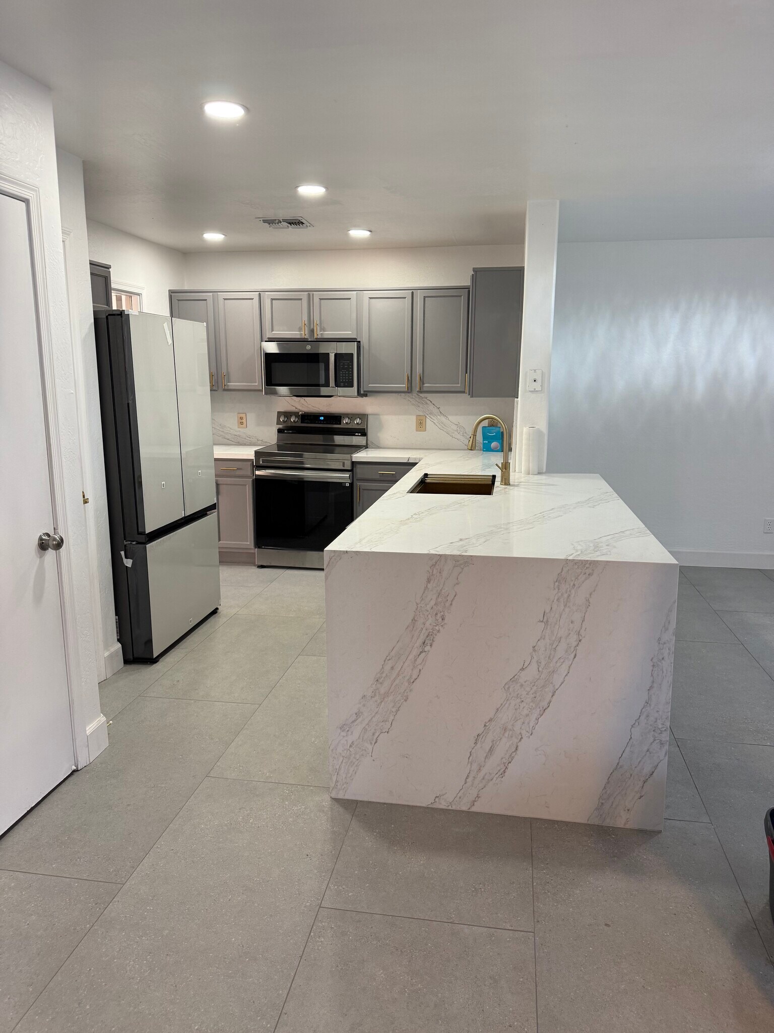 Building Photo - 11218 W Roma Ave