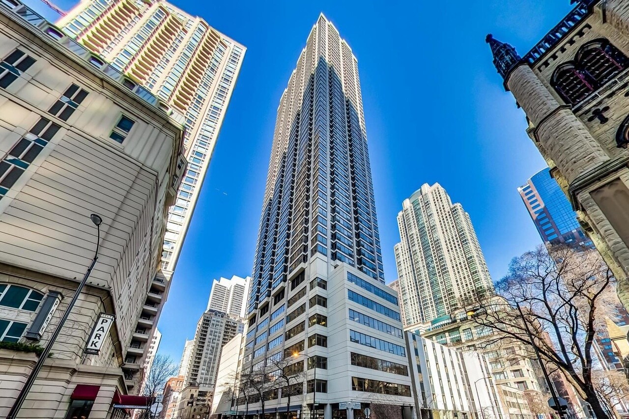 Building Photo - 30 E Huron St