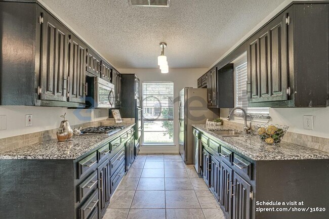 Building Photo - 8730 Grenadier Dr