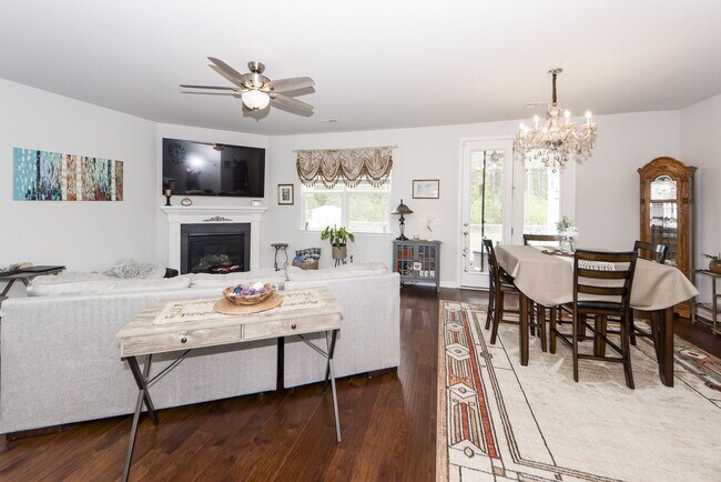 Building Photo - 4 Bedroom 2 Bath Home in French Quarter Creek - Huger