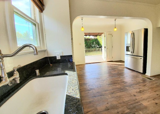 Kitchen sink - 2327 Midvale Ave