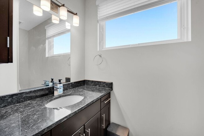 Building Photo - Beautiful Furnished 1 bedroom unit in Fair...