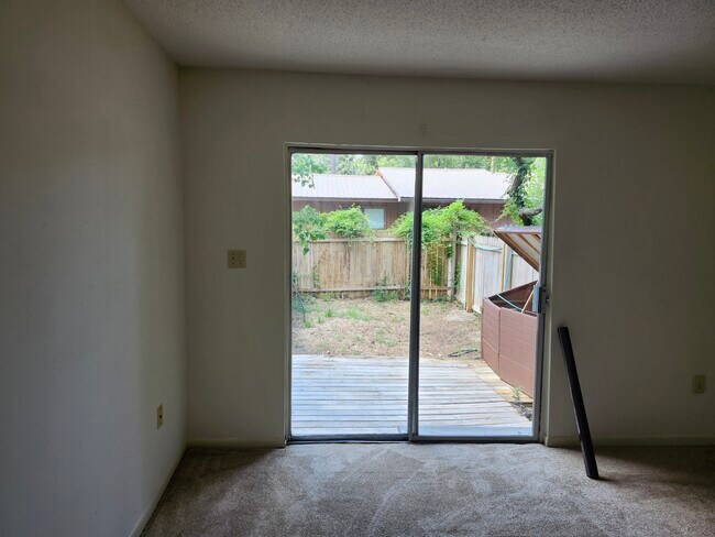 Building Photo - 31 6th St