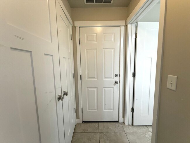 Building Photo - AVAILABLE JULY 1ST | 3 BED | 2.5 BATH | $2,295/MO
