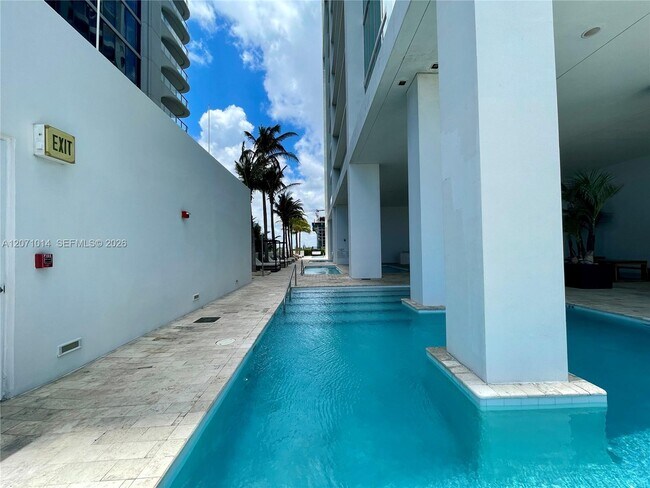 Building Photo - 1040 Biscayne Blvd
