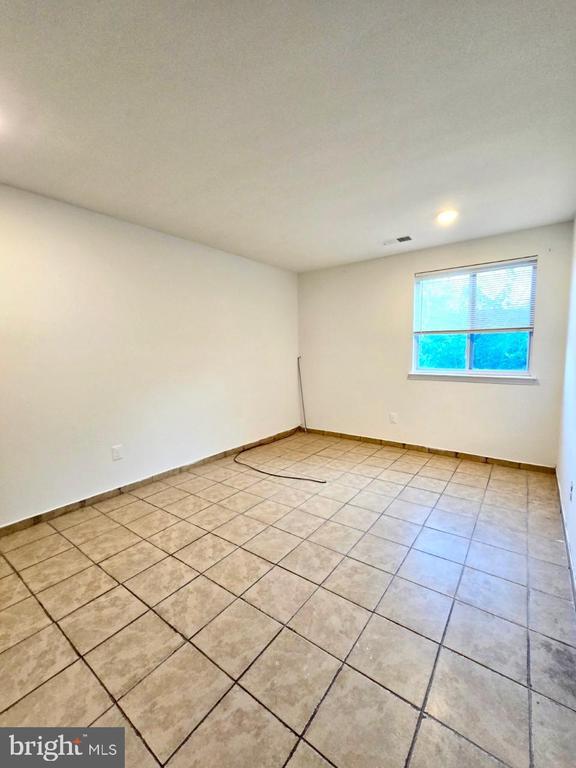 Building Photo - 9400 Fairgreen Ln