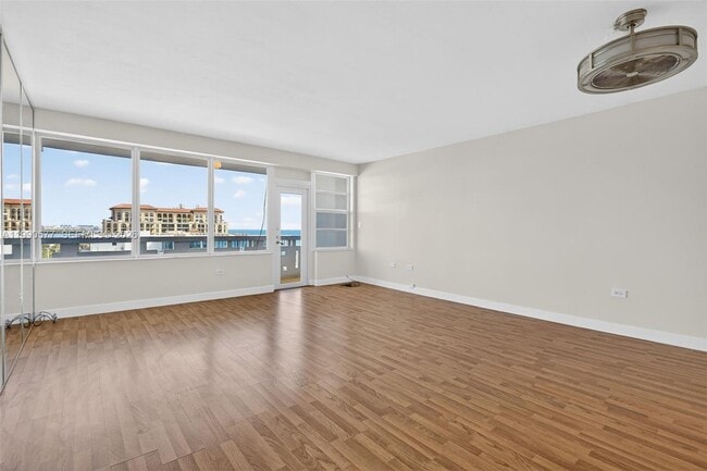 Building Photo - 3111 N Ocean Dr